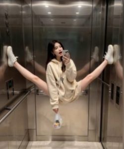 AI生成电梯一字马美女制作教程，条条流量上万，别再在外面被割韭菜了，全流程实操-致富资源库